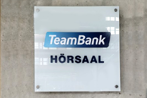 Zum Artikel "Umbenennung des H5 in TeamBank-Hörsaal"