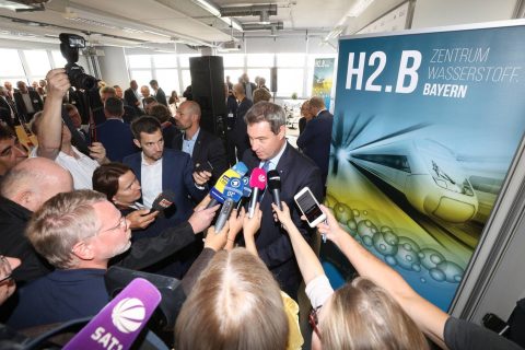 Am 5. September 2019 wurde das Zentrum Wasserstoff.Bayern (H2.B) zur Entwicklung und Umsetzung der bayerischen Wasserstoffstrategie gegründet. Fotos: Fuchs/H2.B