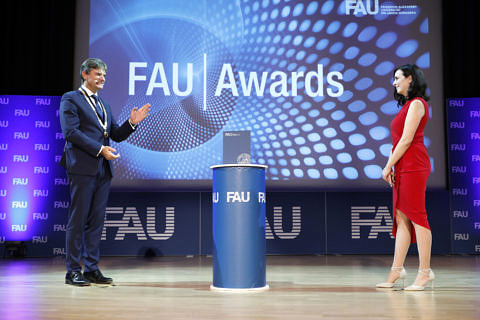 Zum Artikel "Laura Kirste gewinnt beim Alex-Lehrpreis in der Kategorie Best-of-schnell-digital!"