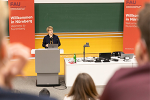 Zum Artikel "Wirtschaftsweise Prof. Dr. Grimm stellte Jahresgutachten des Sachverständigenrats vor"