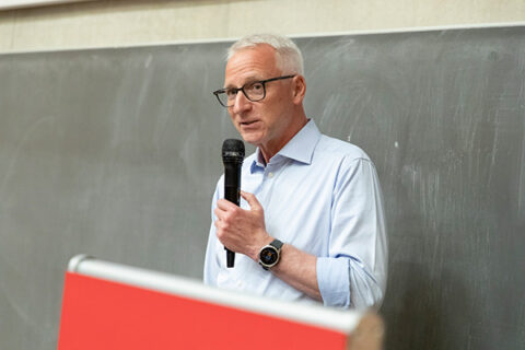 Zum Artikel "Impressionen der #NUElecture mit Roland Auschel, ehemaliges Vorstandsmitglied bei Adidas"