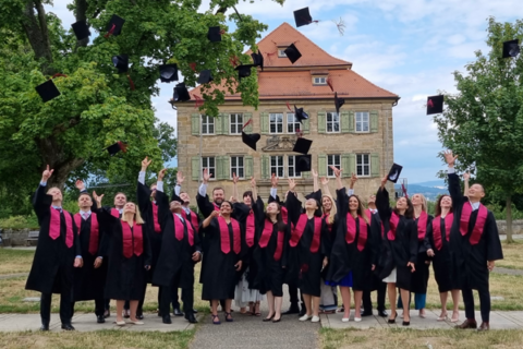 Zum Artikel "Feierliche Verabschiedung des 8. Jahrgangs im Global MBA-Programm der WiSo"