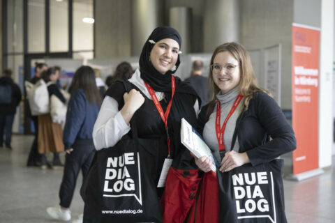 Zum Artikel "#NUEdialog 2024: Noch bis zum 30. September Tickets zum Early-Bird-Preis sichern"