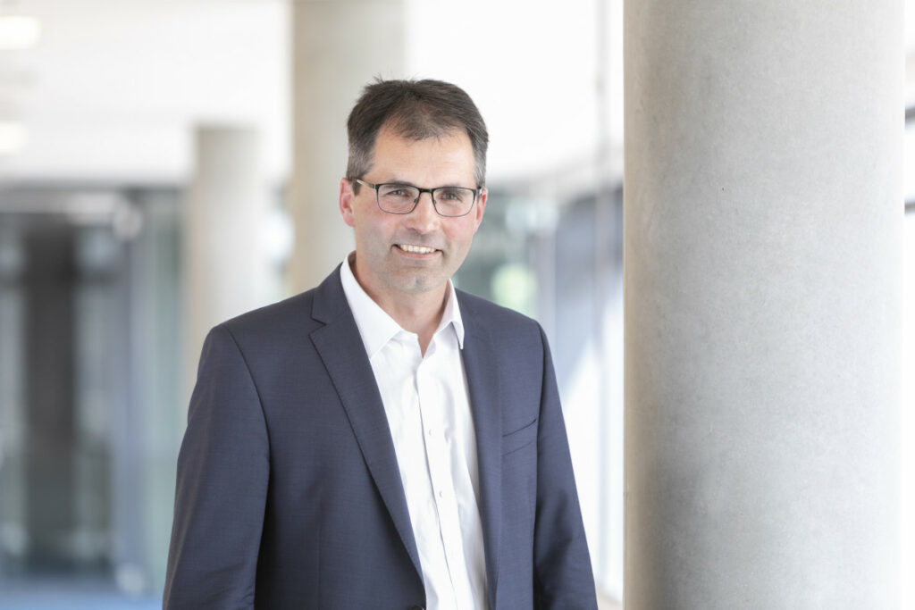 Prof. Dr. Merkl veröffentlicht Paper im Journal of Monetary Economics