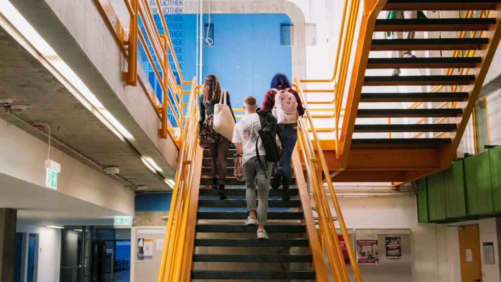 Schulen und Lehrkräfte