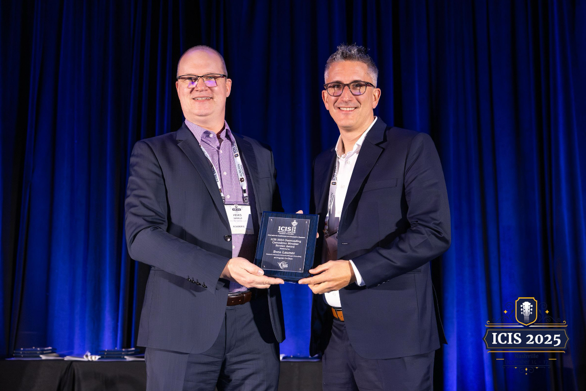 Auszeichnung für Prof. Dr. Sven Laumer auf der ICIS 2025