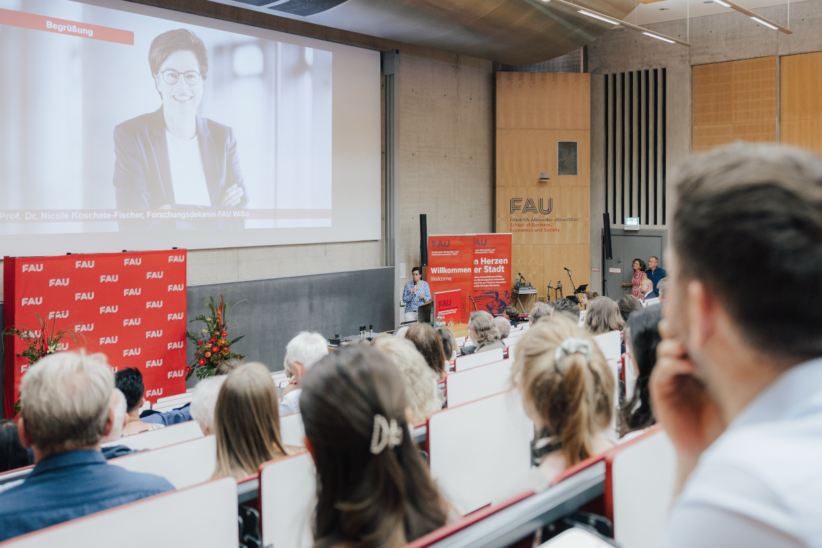 Impressionen zur Promotionsfeier an der FAU WiSo
